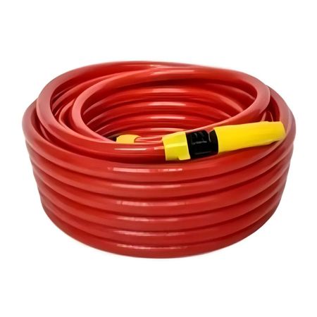 Rolo de mangueira de jardim na cor vermelha com bicos amarelos