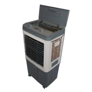 Climatizador de ar Evaporativo da Ventisol com estrutura em plástico cinza escuro e pás horizontais pretas na frente. O nome ‘Ventisol’ está em destaque na parte frontal inferior. A base é larga e robusta, sugerindo durabilidade e estabilidade.”